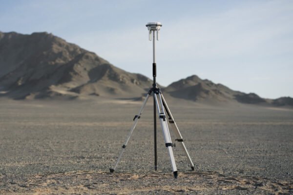 DJI D-RTK 3 Survey Pole and Tripod Kit - Gambar 2
